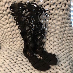 Steve Madden - size 8 - Black Gladiators